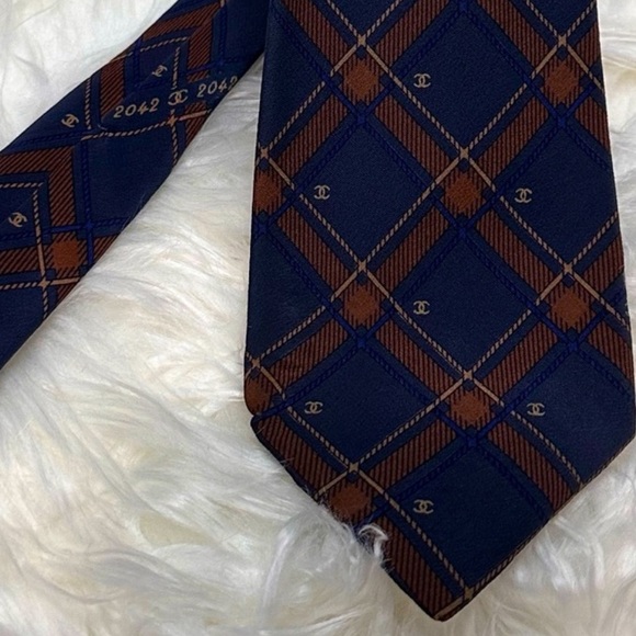 EUC Chanel Tie - Picture 4 of 11